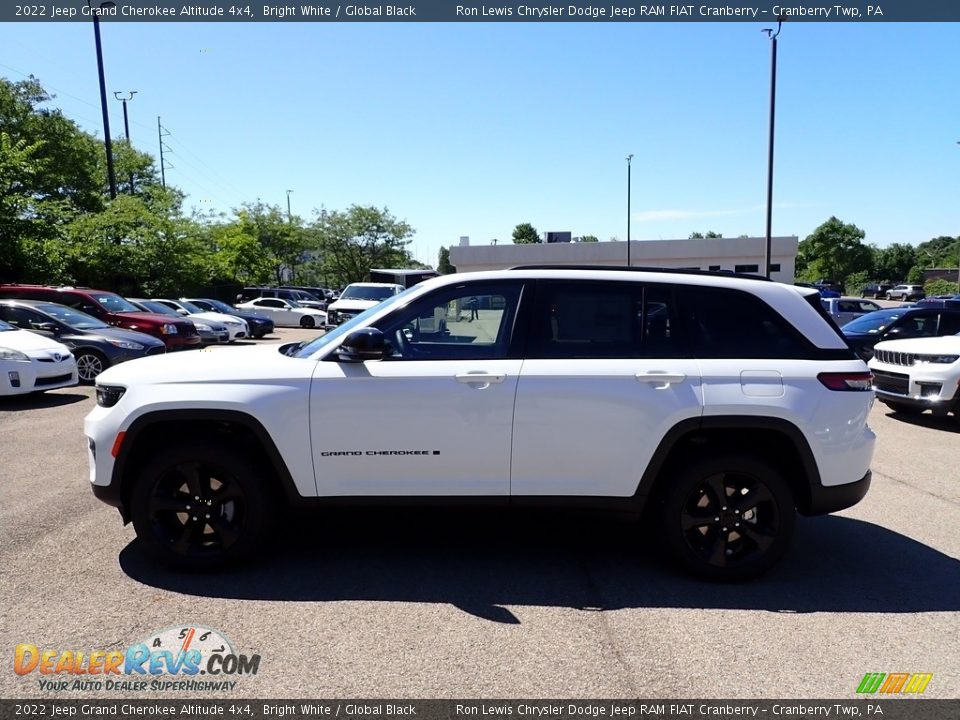 2022 Jeep Grand Cherokee Altitude 4x4 Bright White / Global Black Photo #2