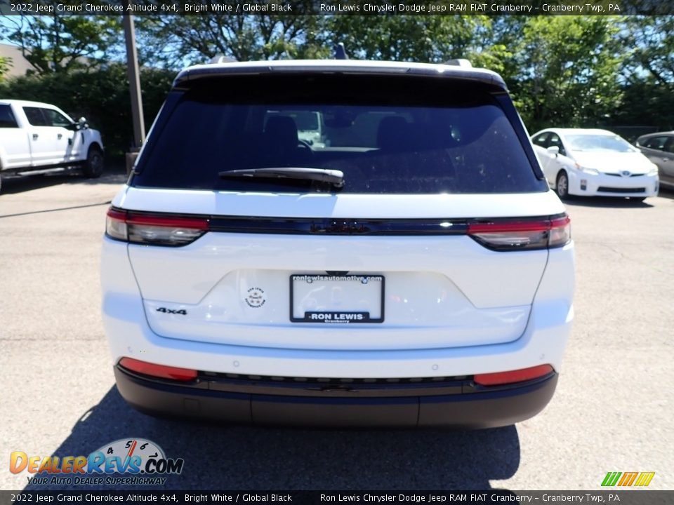 2022 Jeep Grand Cherokee Altitude 4x4 Bright White / Global Black Photo #4