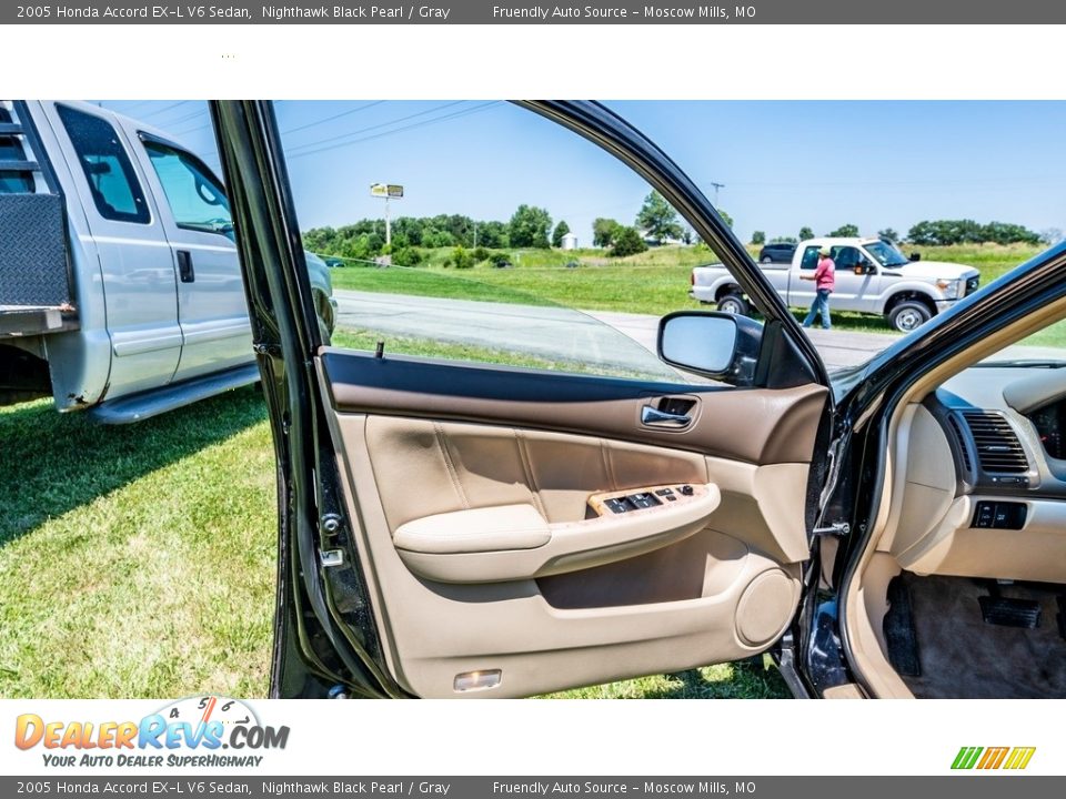 2005 Honda Accord EX-L V6 Sedan Nighthawk Black Pearl / Gray Photo #19