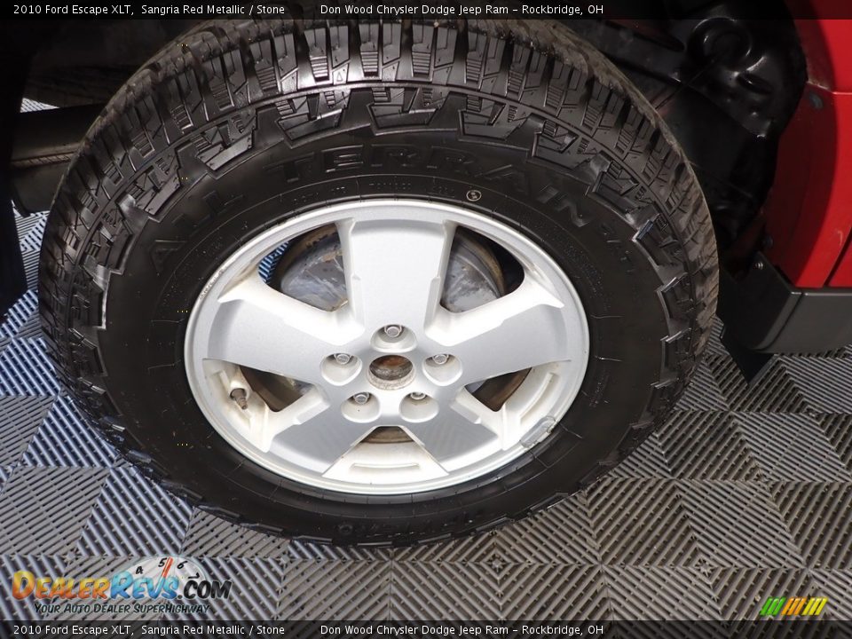 2010 Ford Escape XLT Sangria Red Metallic / Stone Photo #31