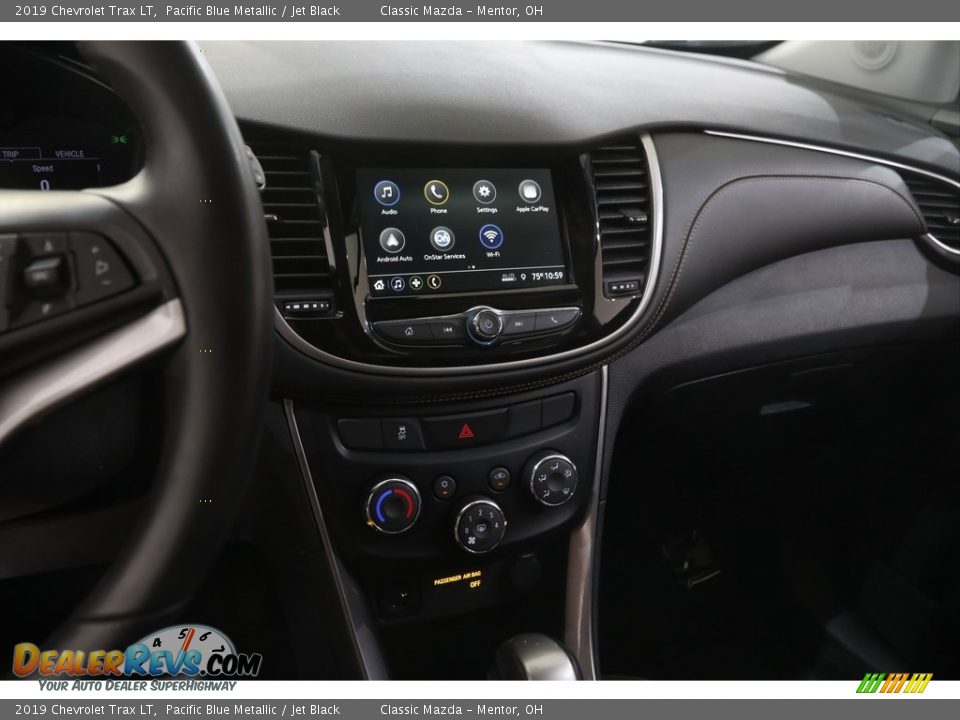 Controls of 2019 Chevrolet Trax LT Photo #9