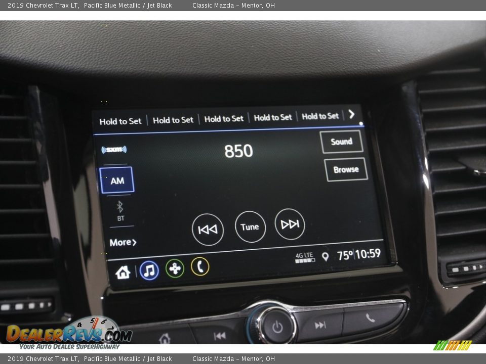 Controls of 2019 Chevrolet Trax LT Photo #10