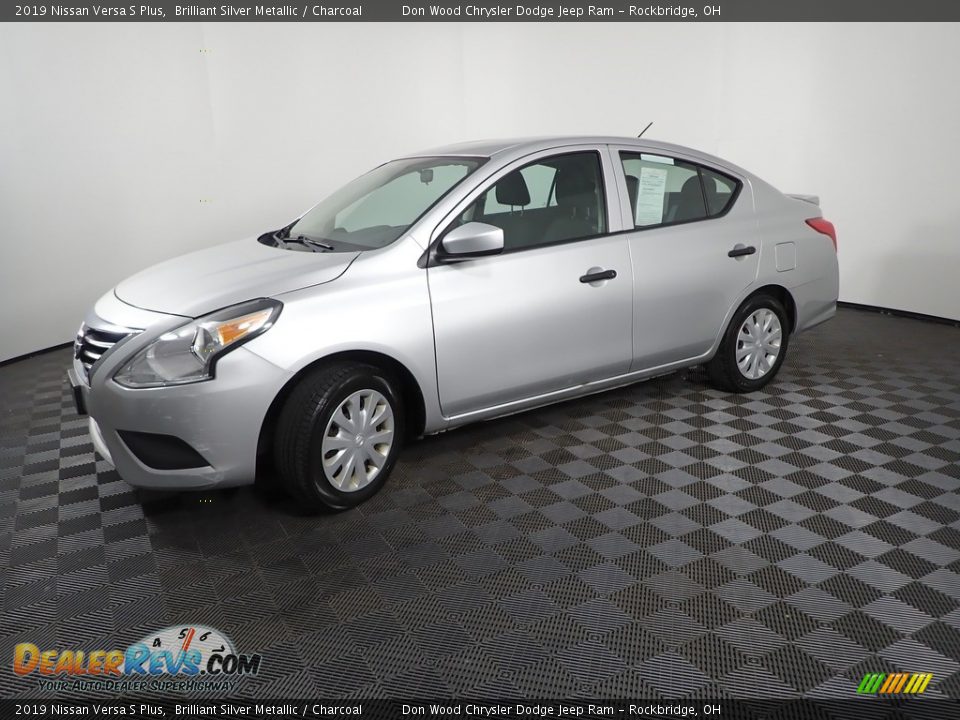 2019 Nissan Versa S Plus Brilliant Silver Metallic / Charcoal Photo #5