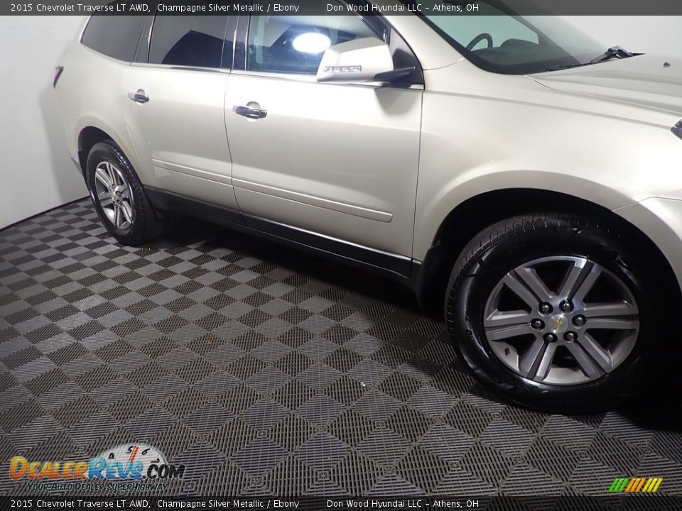 2015 Chevrolet Traverse LT AWD Champagne Silver Metallic / Ebony Photo #4