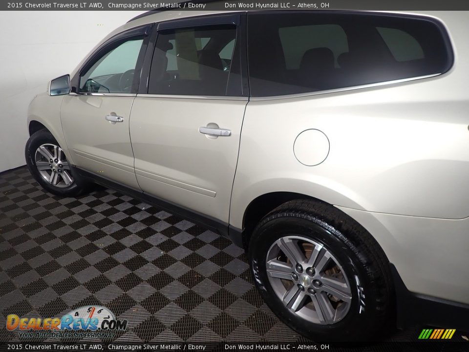 2015 Chevrolet Traverse LT AWD Champagne Silver Metallic / Ebony Photo #18