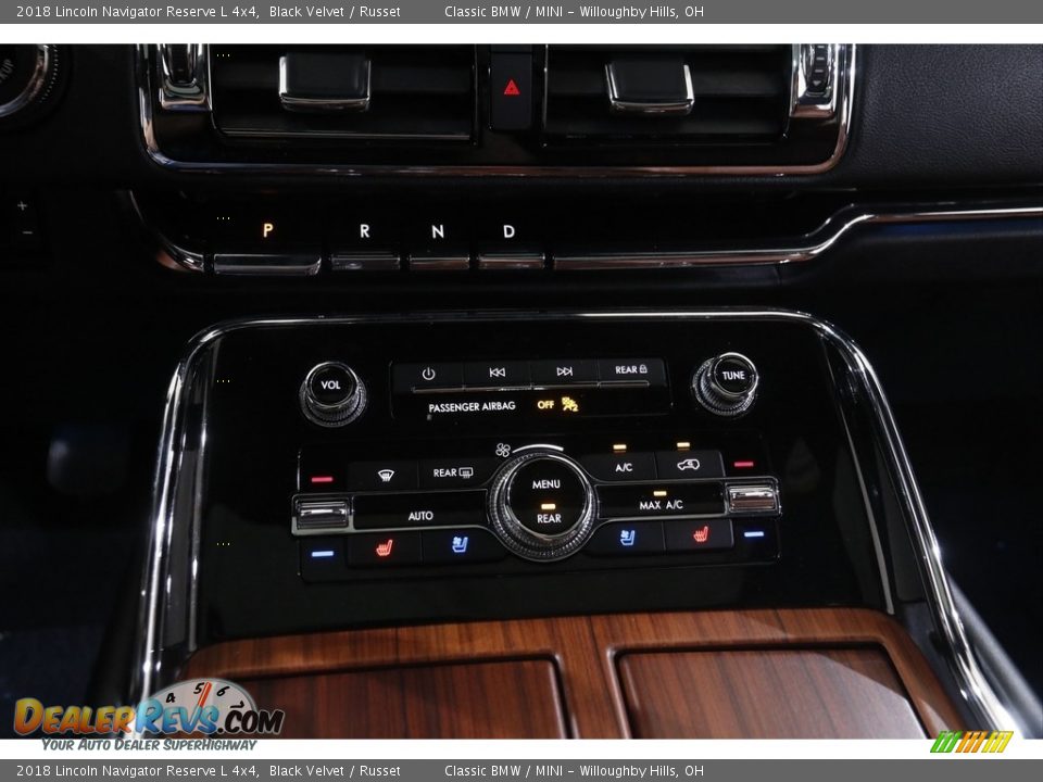 Controls of 2018 Lincoln Navigator Reserve L 4x4 Photo #16