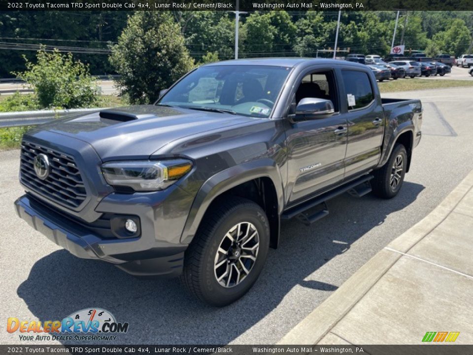 Front 3/4 View of 2022 Toyota Tacoma TRD Sport Double Cab 4x4 Photo #7