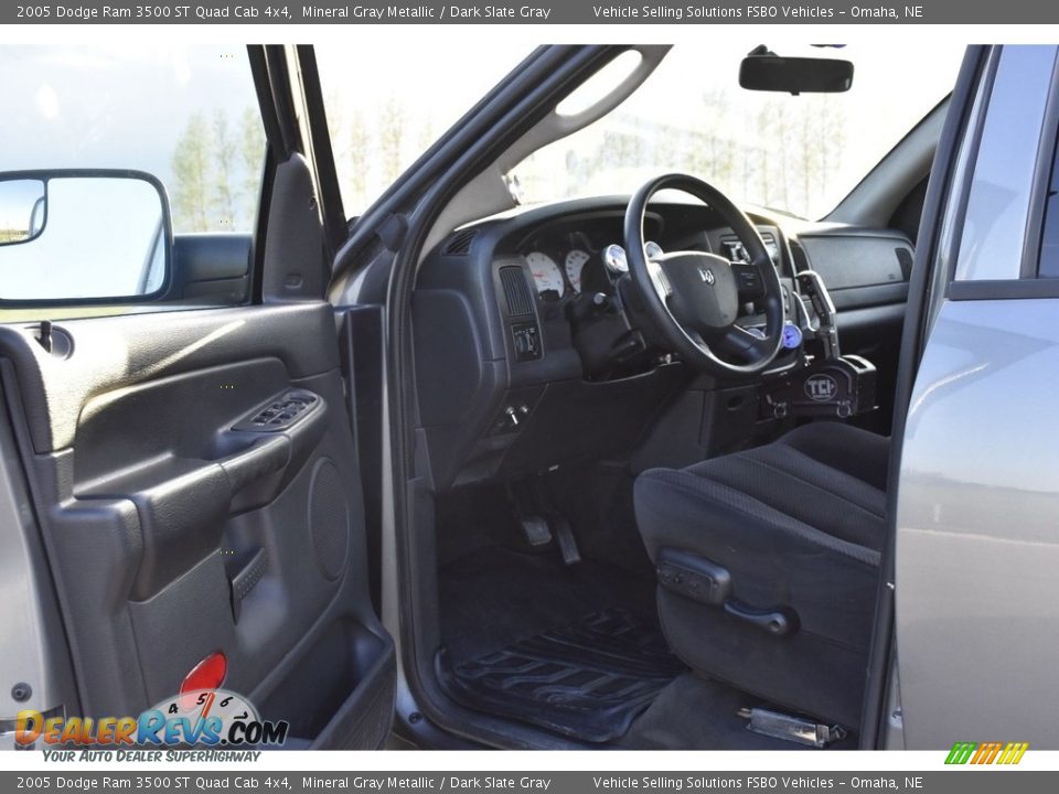 2005 Dodge Ram 3500 ST Quad Cab 4x4 Mineral Gray Metallic / Dark Slate Gray Photo #3