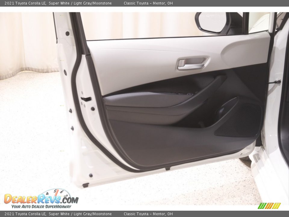 2021 Toyota Corolla LE Super White / Light Gray/Moonstone Photo #4