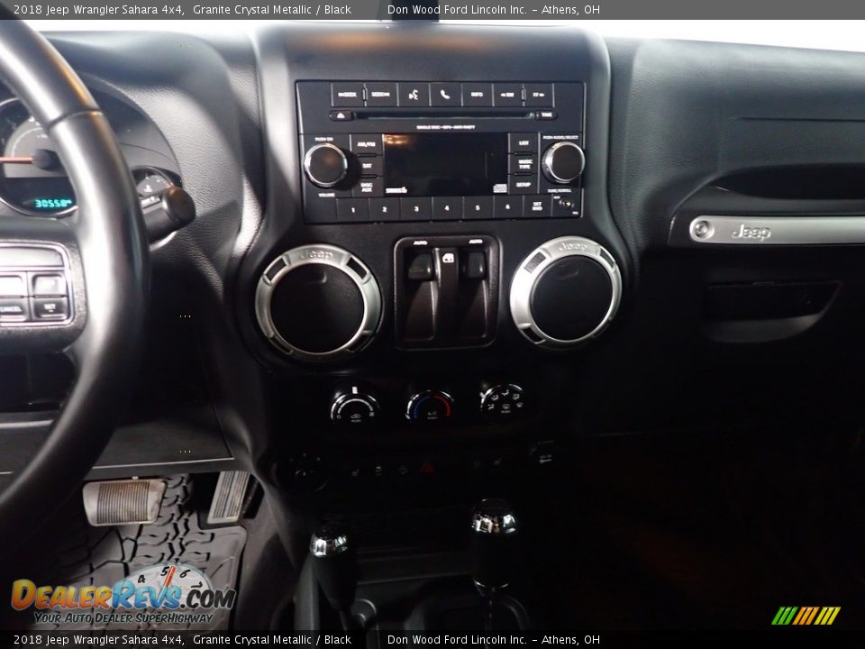 2018 Jeep Wrangler Sahara 4x4 Granite Crystal Metallic / Black Photo #25