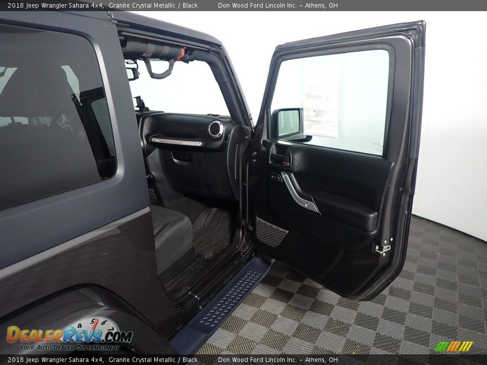 2018 Jeep Wrangler Sahara 4x4 Granite Crystal Metallic / Black Photo #32