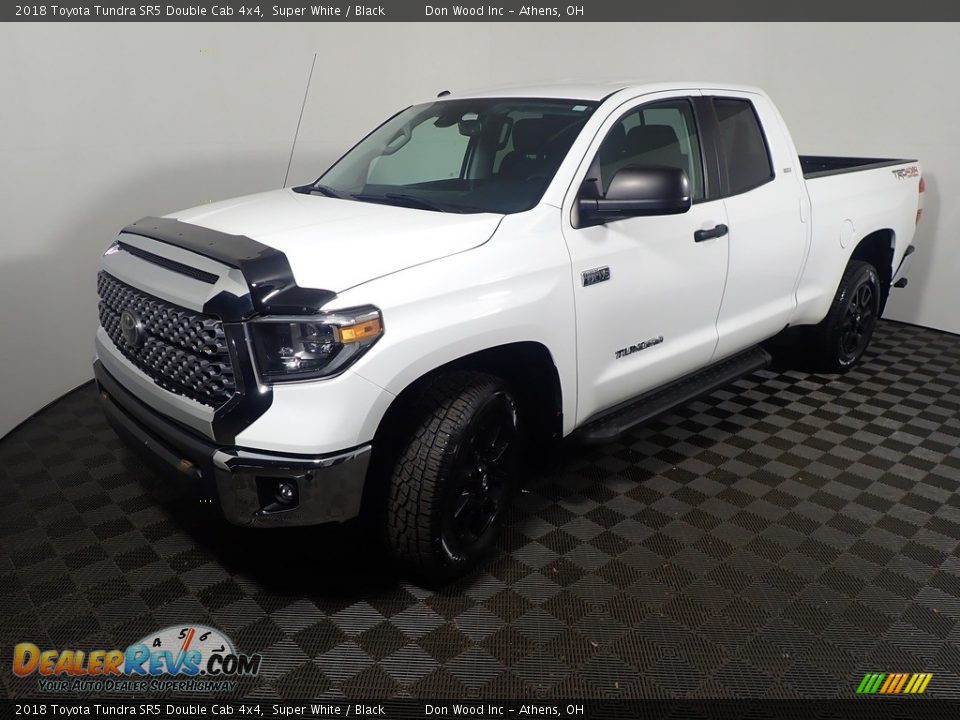 2018 Toyota Tundra SR5 Double Cab 4x4 Super White / Black Photo #10