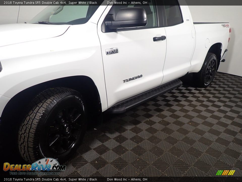 2018 Toyota Tundra SR5 Double Cab 4x4 Super White / Black Photo #11