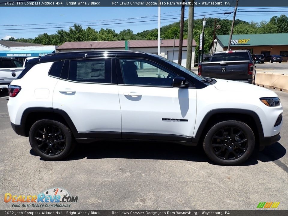 2022 Jeep Compass Altitude 4x4 Bright White / Black Photo #7