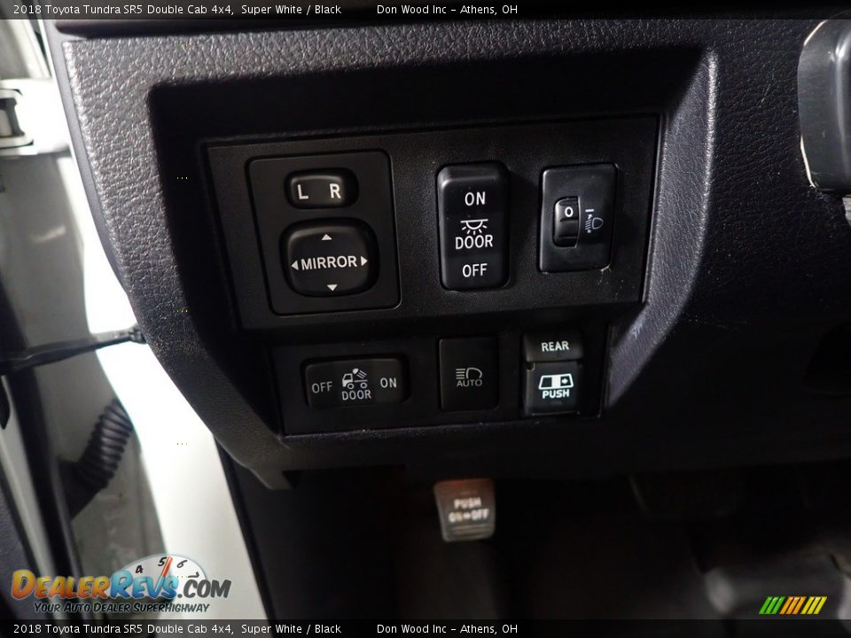 2018 Toyota Tundra SR5 Double Cab 4x4 Super White / Black Photo #31