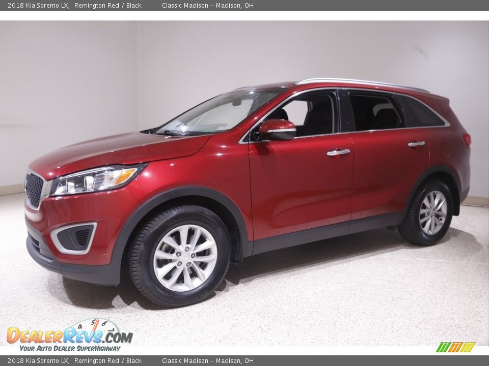 Front 3/4 View of 2018 Kia Sorento LX Photo #3