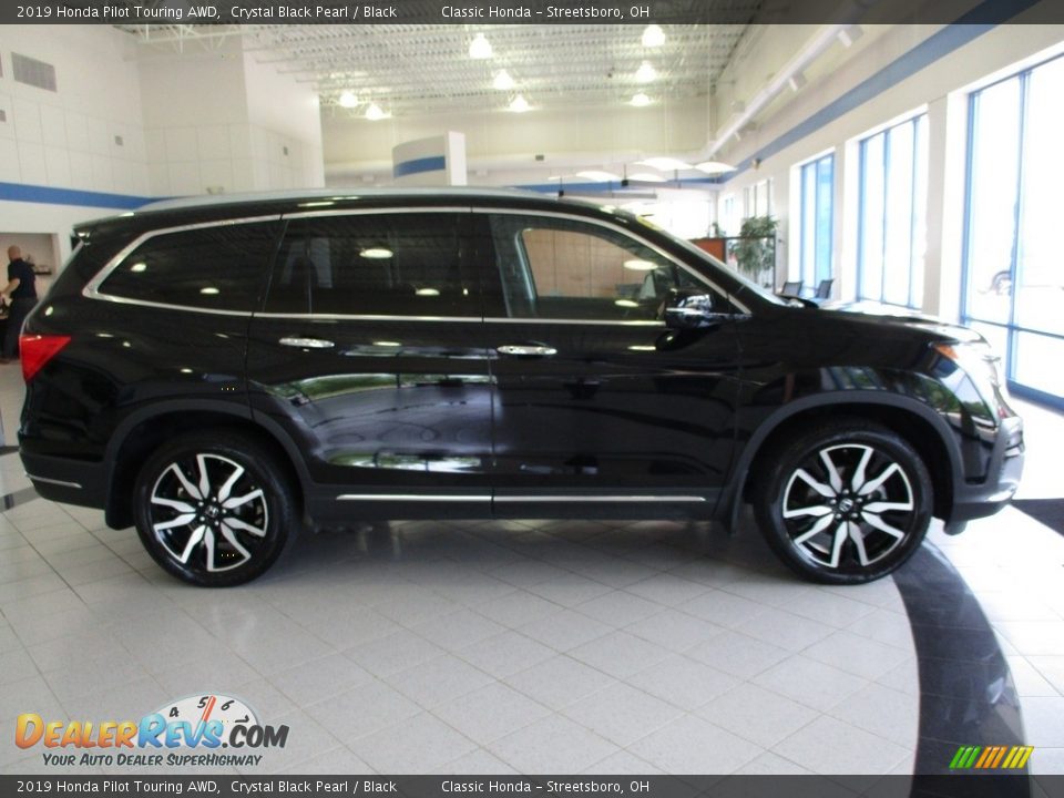 2019 Honda Pilot Touring AWD Crystal Black Pearl / Black Photo #4