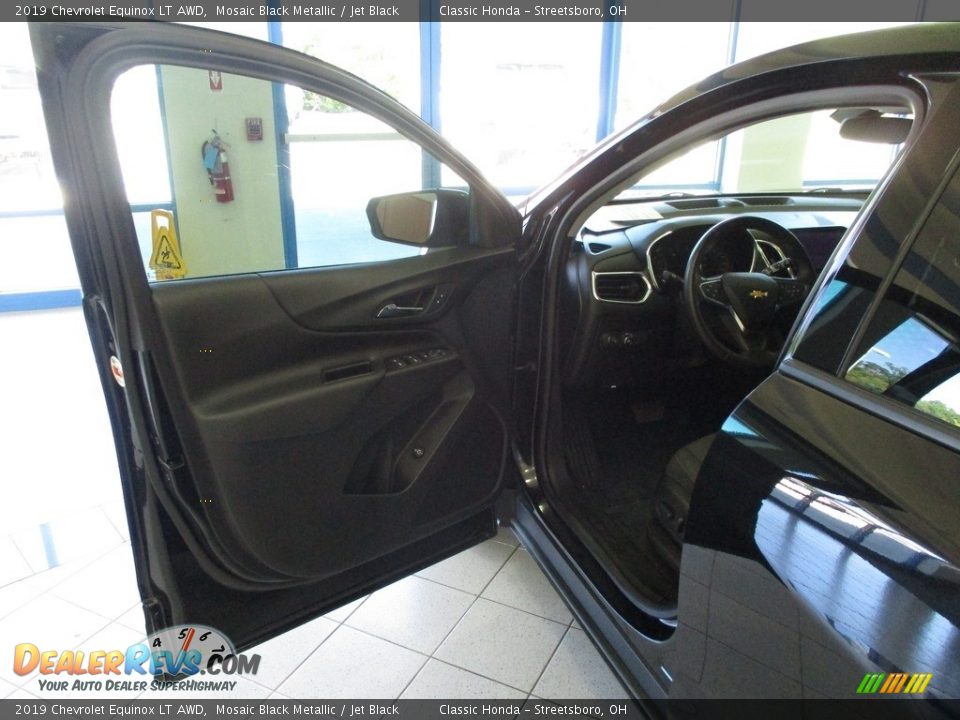 2019 Chevrolet Equinox LT AWD Mosaic Black Metallic / Jet Black Photo #28