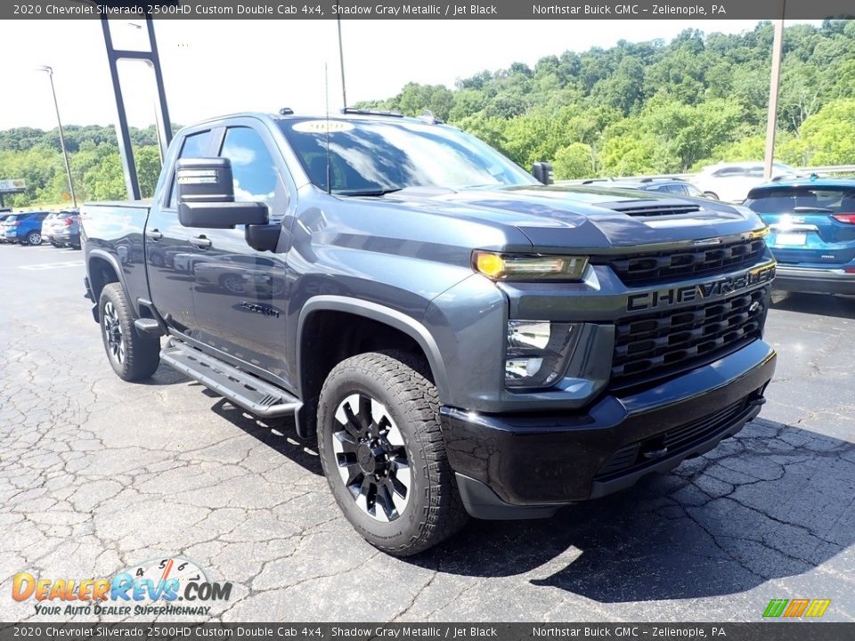 Front 3/4 View of 2020 Chevrolet Silverado 2500HD Custom Double Cab 4x4 Photo #11