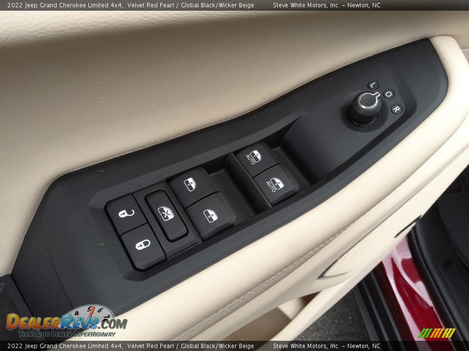 Controls of 2022 Jeep Grand Cherokee Limited 4x4 Photo #11