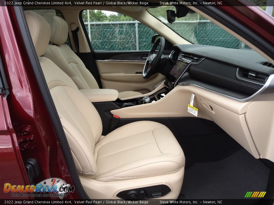 Front Seat of 2022 Jeep Grand Cherokee Limited 4x4 Photo #18