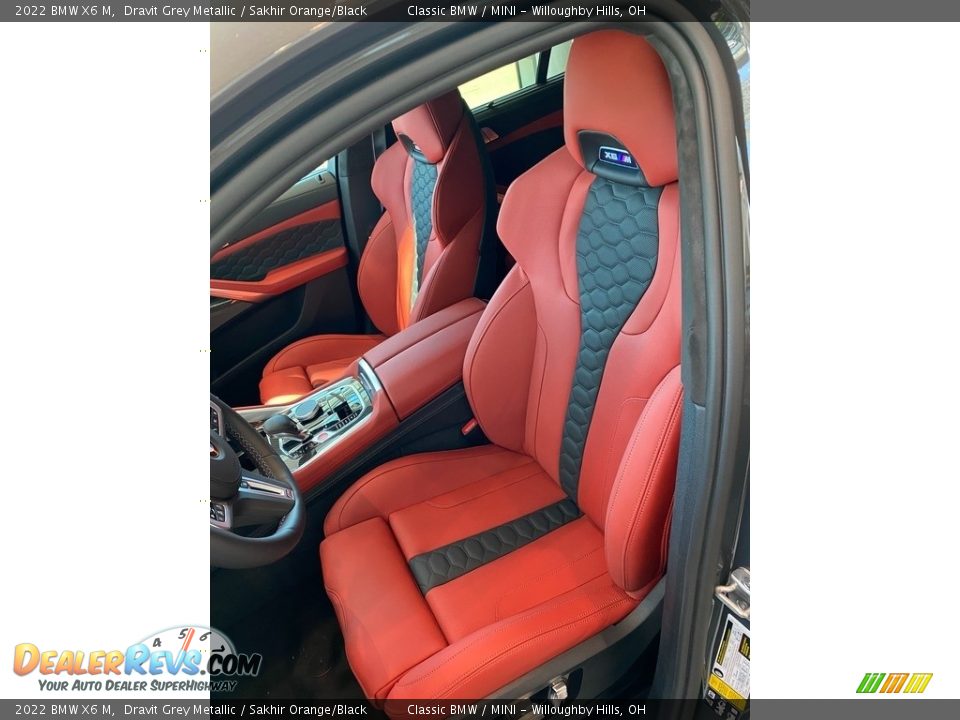 Front Seat of 2022 BMW X6 M  Photo #4