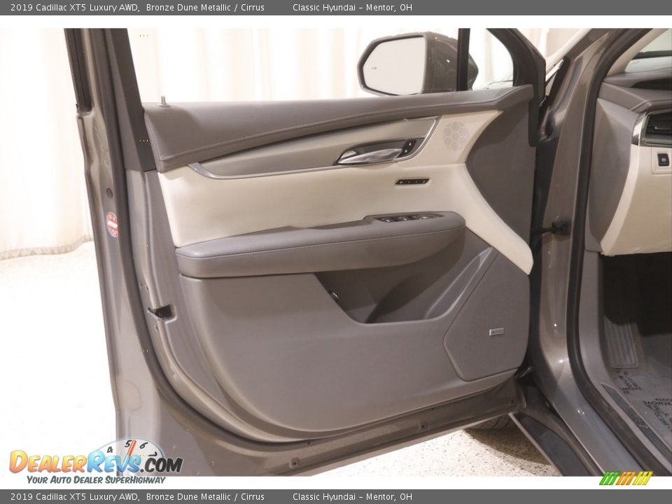 2019 Cadillac XT5 Luxury AWD Bronze Dune Metallic / Cirrus Photo #4