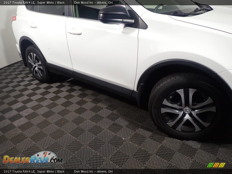 2017 Toyota RAV4 LE Super White / Black Photo #4