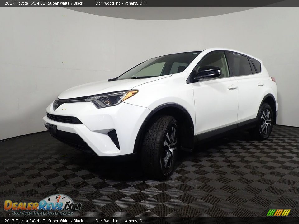 2017 Toyota RAV4 LE Super White / Black Photo #8