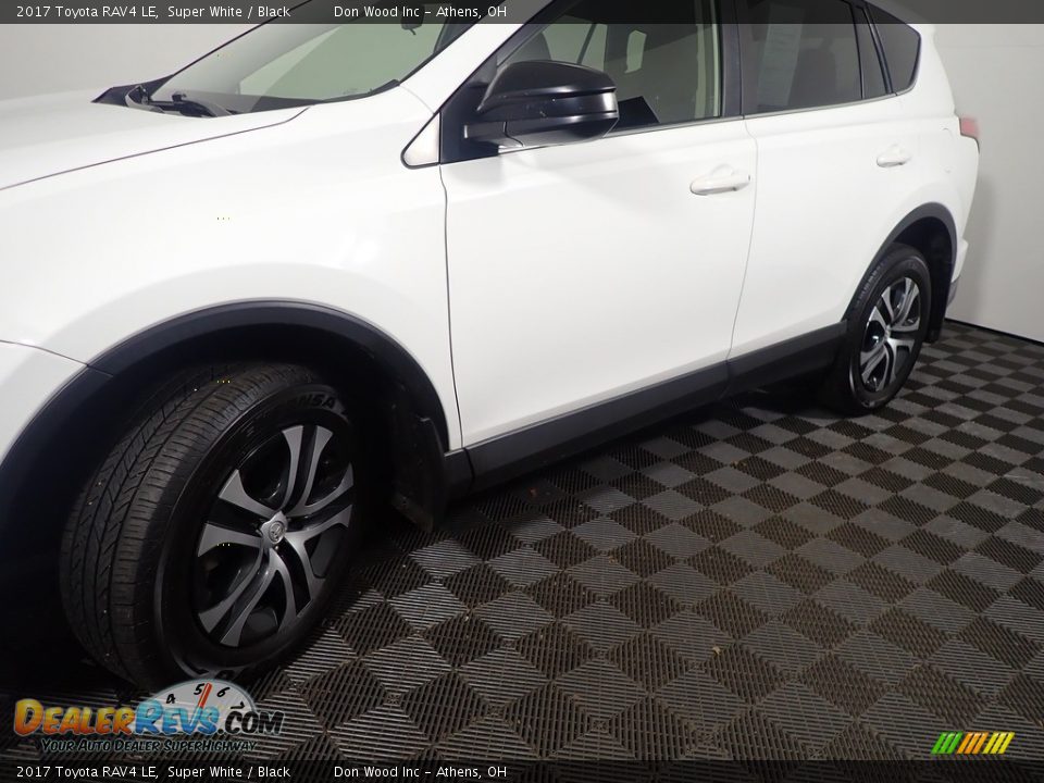 2017 Toyota RAV4 LE Super White / Black Photo #10