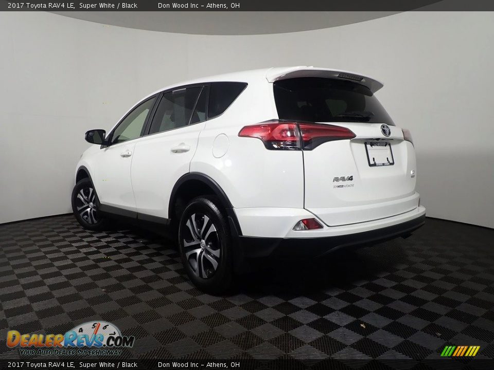 2017 Toyota RAV4 LE Super White / Black Photo #11