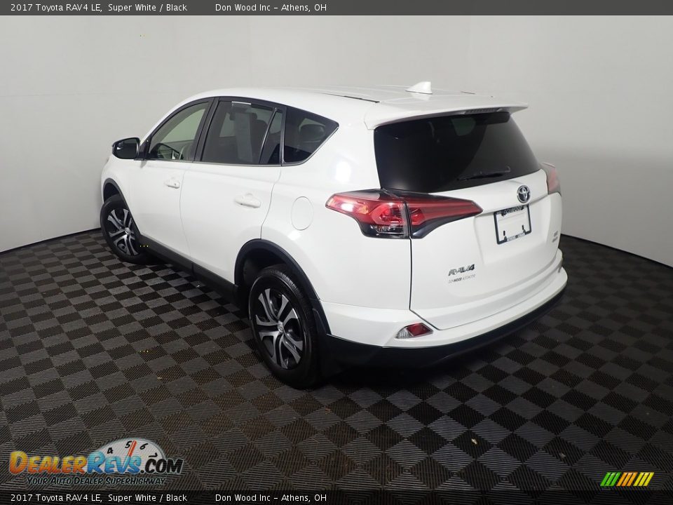 2017 Toyota RAV4 LE Super White / Black Photo #12