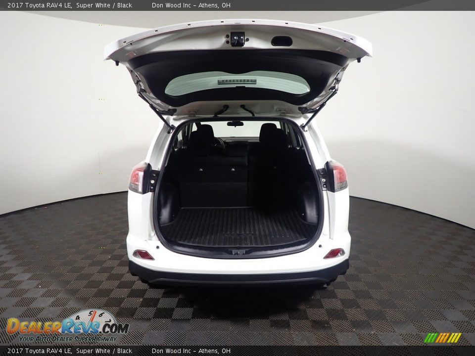 2017 Toyota RAV4 LE Super White / Black Photo #14