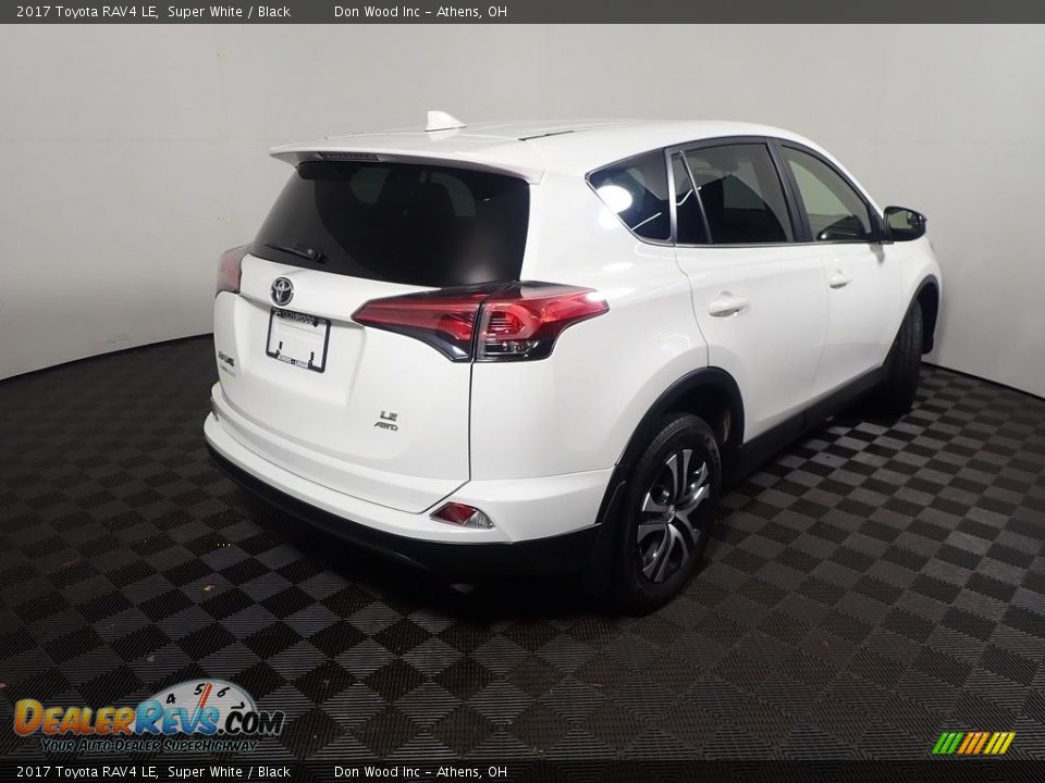 2017 Toyota RAV4 LE Super White / Black Photo #17