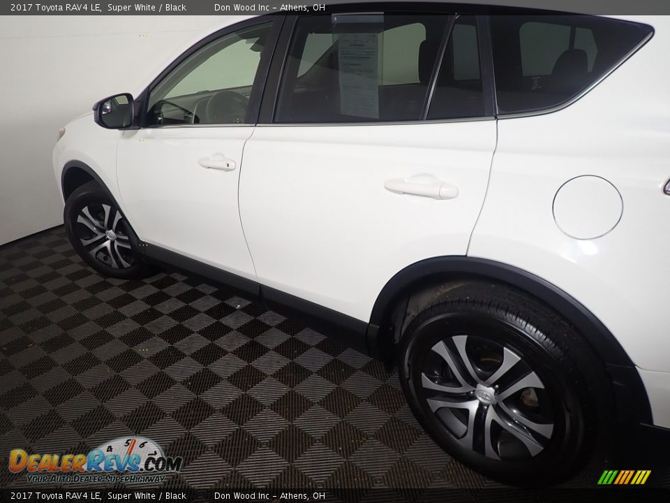 2017 Toyota RAV4 LE Super White / Black Photo #18