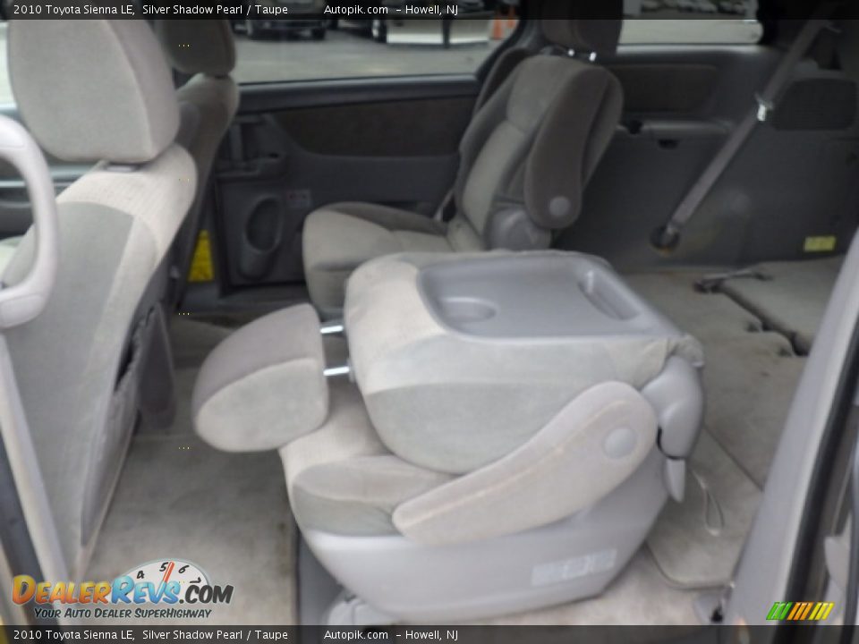 2010 Toyota Sienna LE Silver Shadow Pearl / Taupe Photo #10