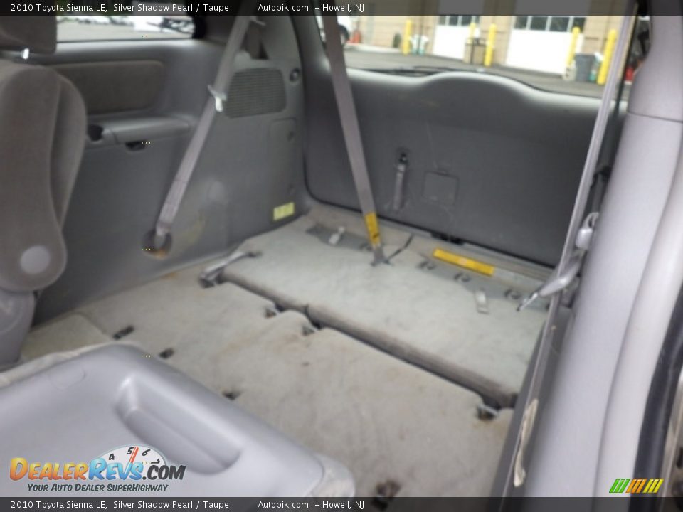 2010 Toyota Sienna LE Silver Shadow Pearl / Taupe Photo #11
