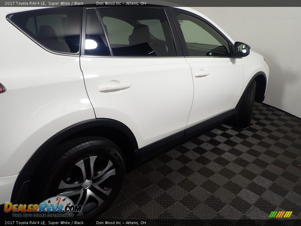 2017 Toyota RAV4 LE Super White / Black Photo #19