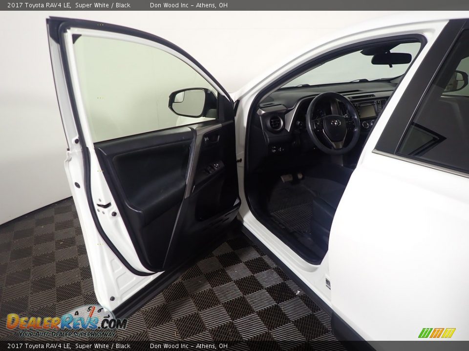 2017 Toyota RAV4 LE Super White / Black Photo #20