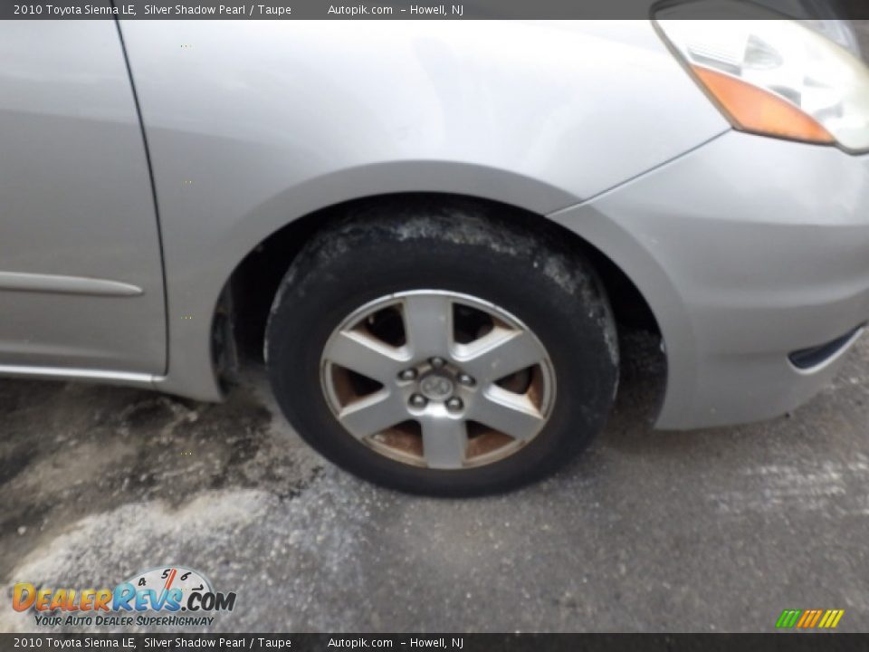 2010 Toyota Sienna LE Silver Shadow Pearl / Taupe Photo #13