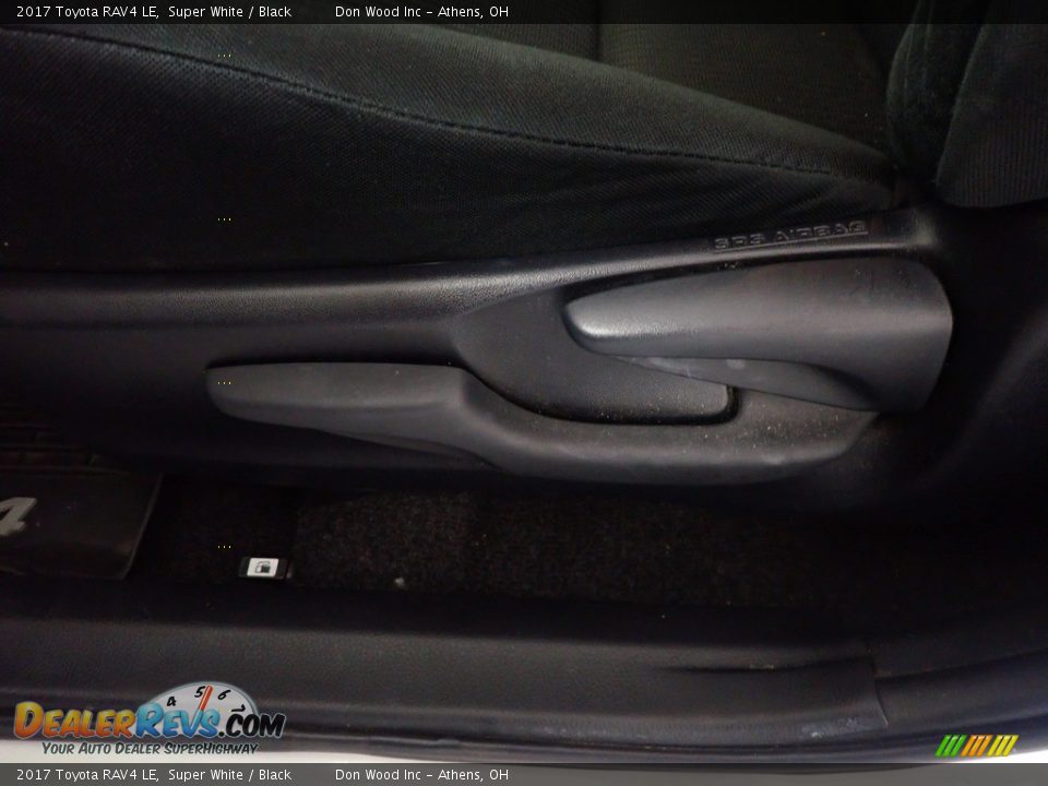 2017 Toyota RAV4 LE Super White / Black Photo #23