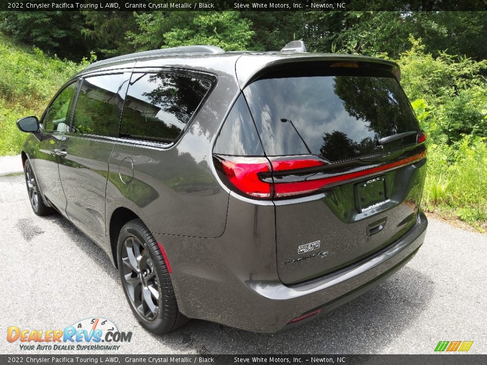 2022 Chrysler Pacifica Touring L AWD Granite Crystal Metallic / Black Photo #8