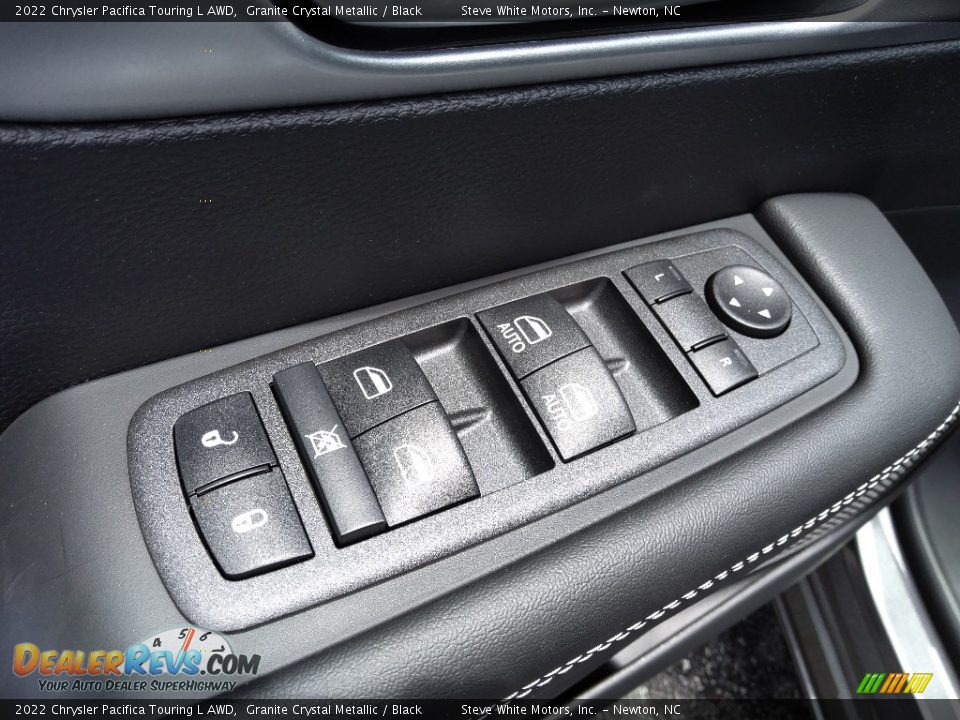 2022 Chrysler Pacifica Touring L AWD Granite Crystal Metallic / Black Photo #11