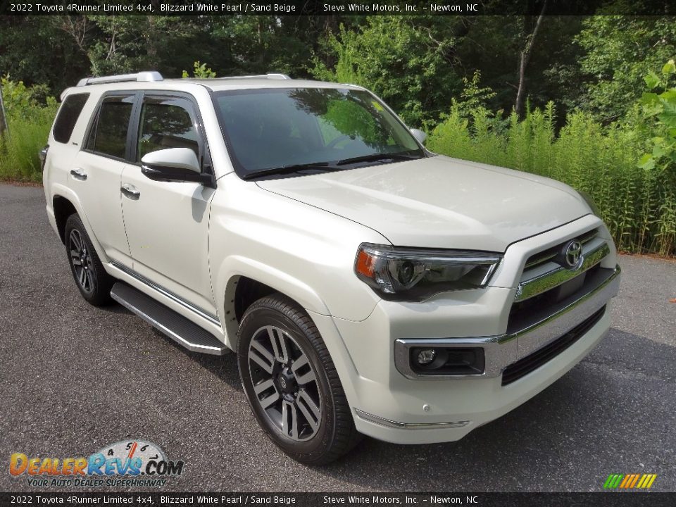 Front 3/4 View of 2022 Toyota 4Runner Limited 4x4 Photo #4