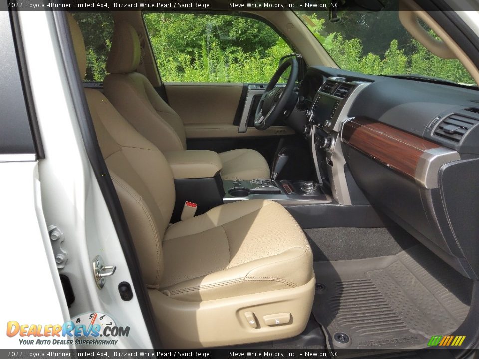 Front Seat of 2022 Toyota 4Runner Limited 4x4 Photo #16
