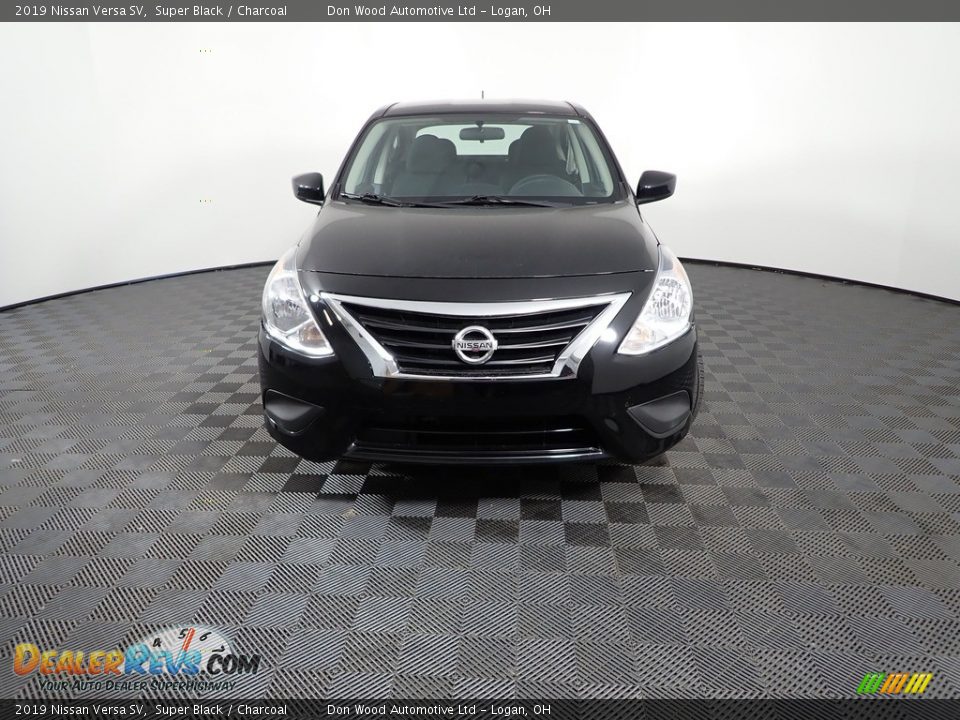 2019 Nissan Versa SV Super Black / Charcoal Photo #4