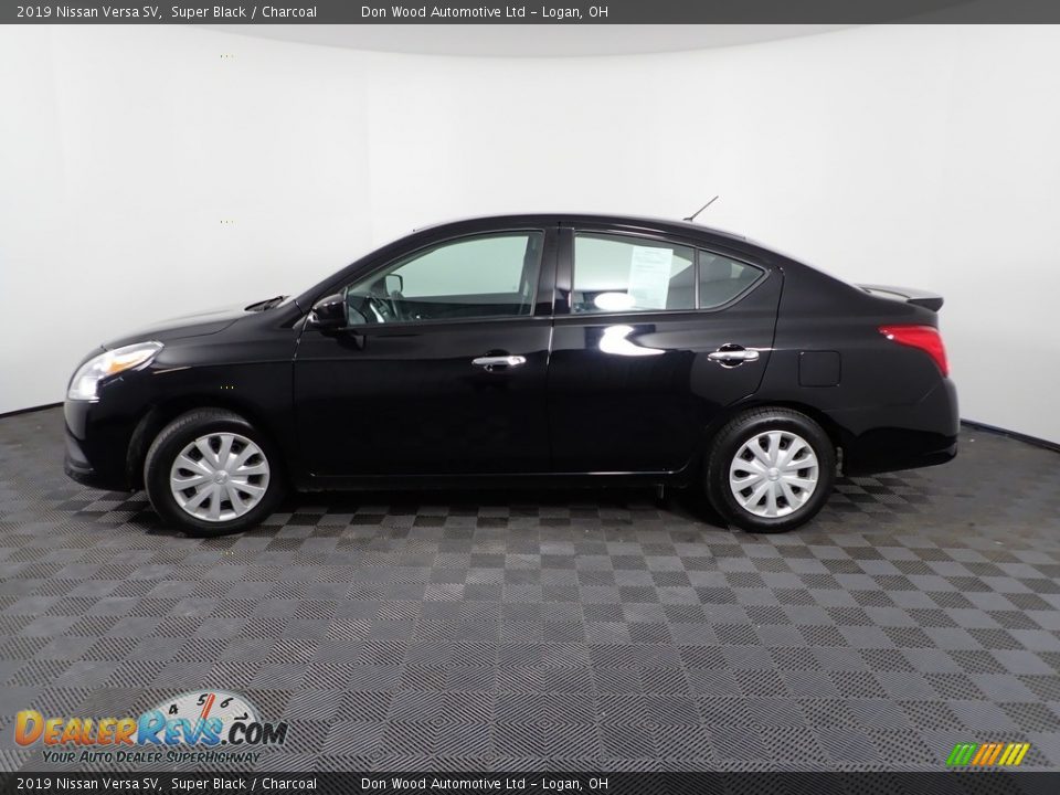 2019 Nissan Versa SV Super Black / Charcoal Photo #6