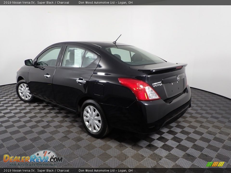 2019 Nissan Versa SV Super Black / Charcoal Photo #7