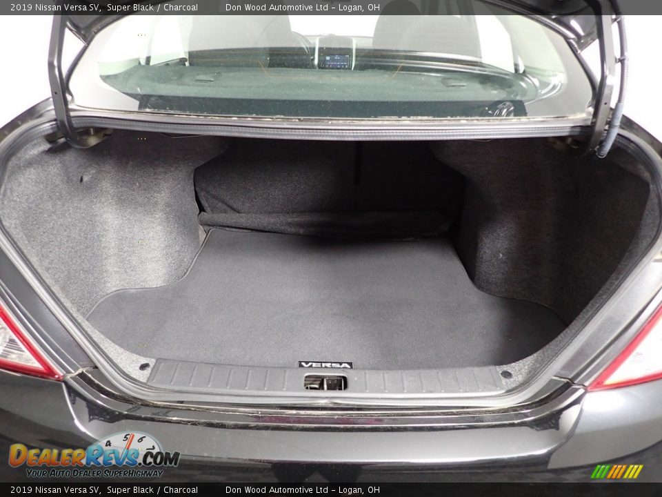 2019 Nissan Versa SV Super Black / Charcoal Photo #10
