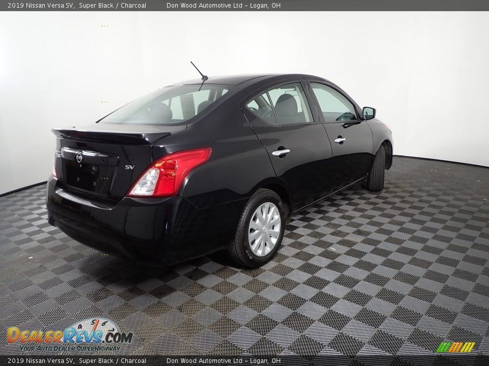 2019 Nissan Versa SV Super Black / Charcoal Photo #11